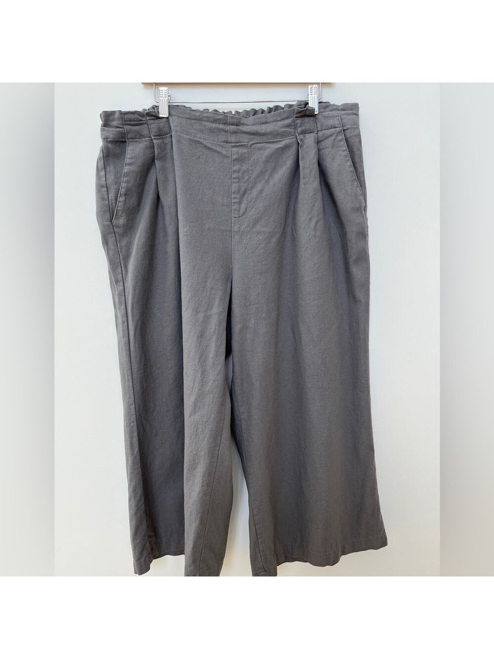 ELLEN TRACY Linen Rayon Blend Grey Wide Leg Cropped Pants Coastal Neutral Summer